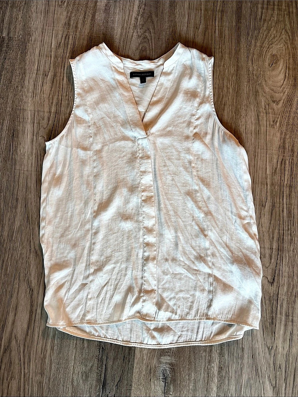 Banana Republic Sleeveless V-Neck Blouse in White Size Medium Like New